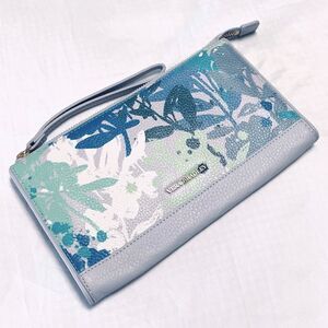 Vera Bradley Leather Anna Wristlet In Gray Camofloral Print